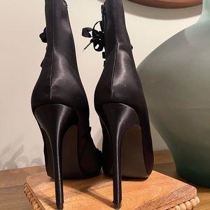 Steve Madden lace up booties